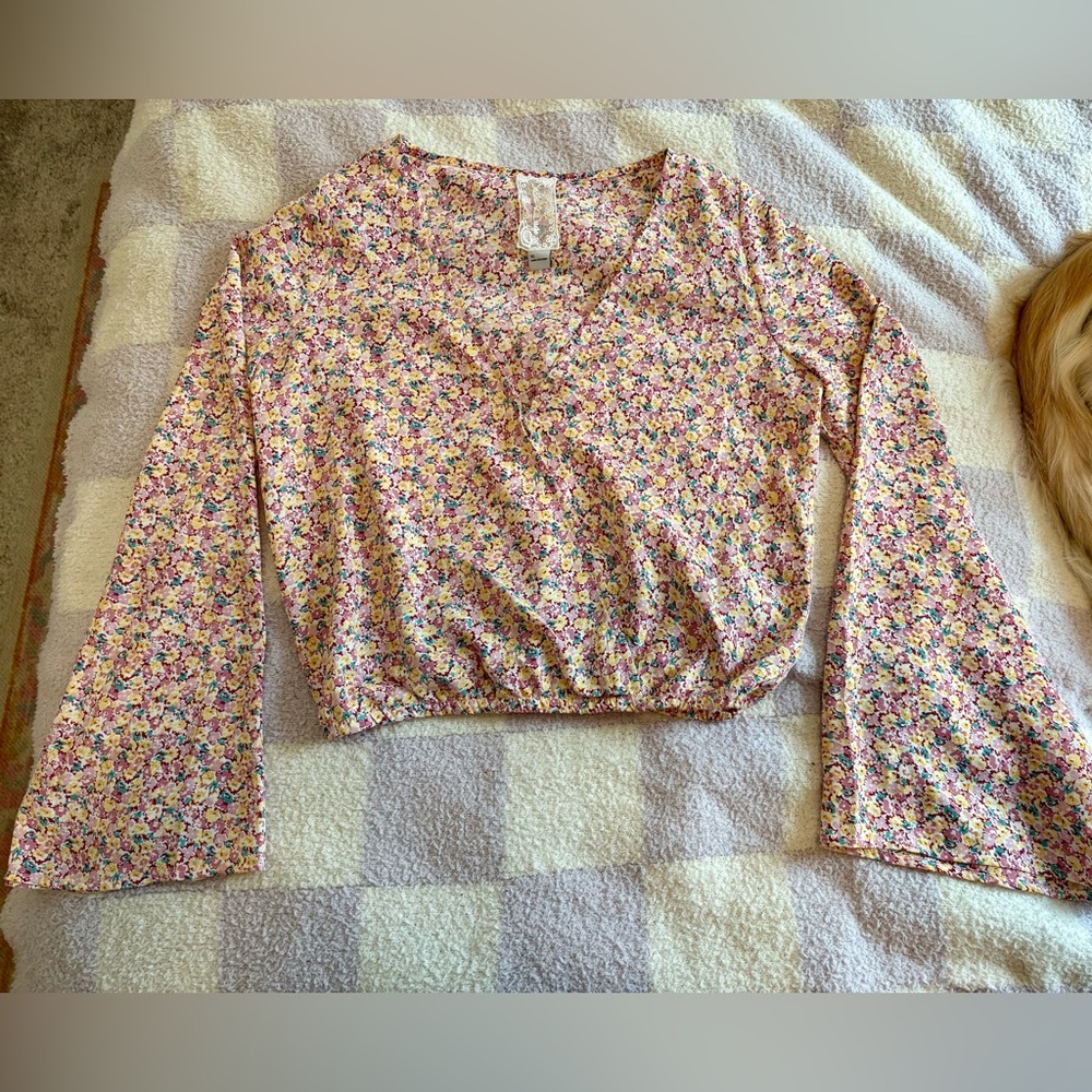 Sadie & Sage Floral V-Neck Bell Sleeve Women's Top